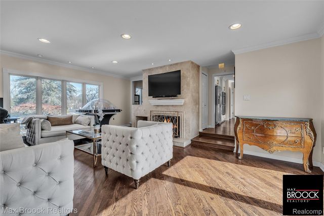 28351 W 14 Mile Road, Farmington Hills, MI 48334