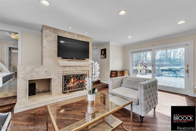 28351 W 14 Mile Road, Farmington Hills, MI 48334