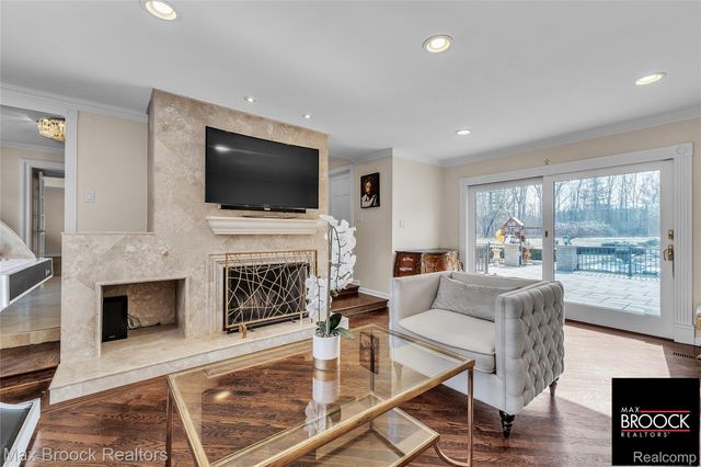 28351 W 14 Mile Road, Farmington Hills, MI 48334