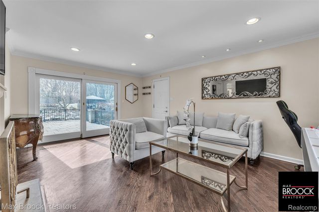 28351 W 14 Mile Road, Farmington Hills, MI 48334