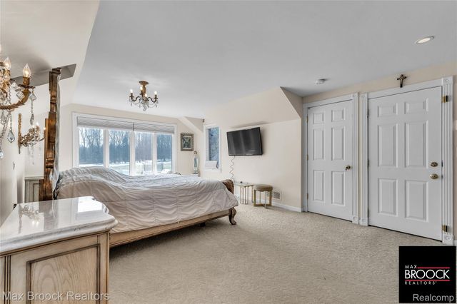 28351 W 14 Mile Road, Farmington Hills, MI 48334