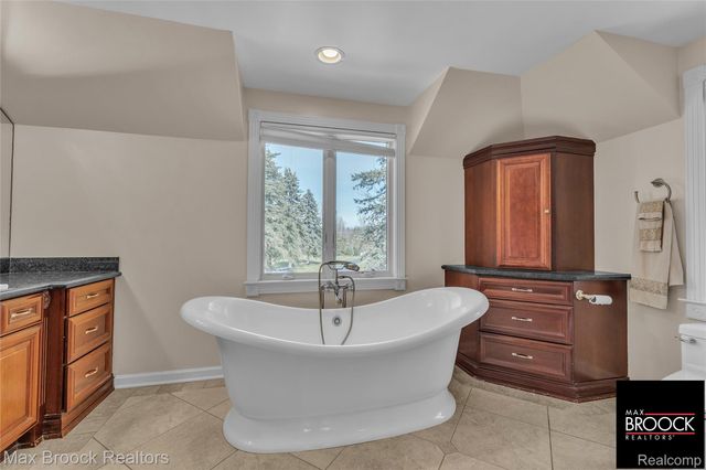 28351 W 14 Mile Road, Farmington Hills, MI 48334