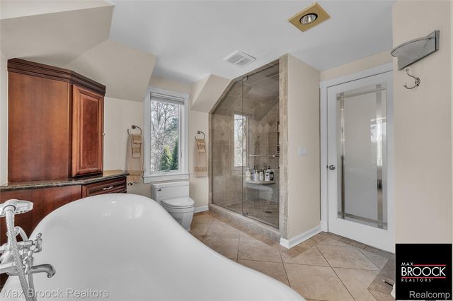 28351 W 14 Mile Road, Farmington Hills, MI 48334