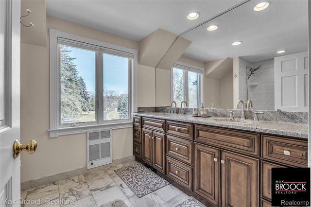 28351 W 14 Mile Road, Farmington Hills, MI 48334