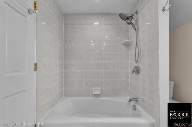 28351 W 14 Mile Road, Farmington Hills, MI 48334