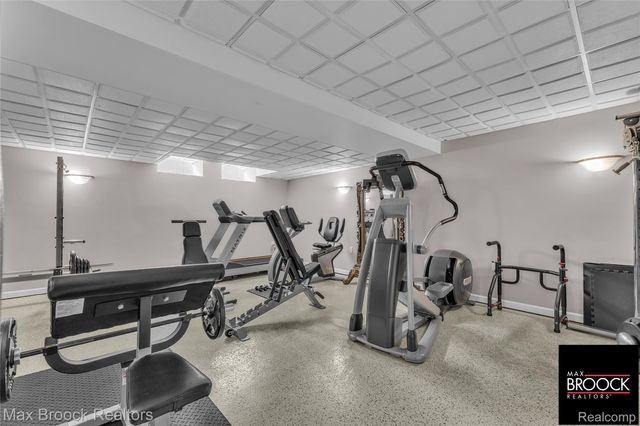 28351 W 14 Mile Road, Farmington Hills, MI 48334