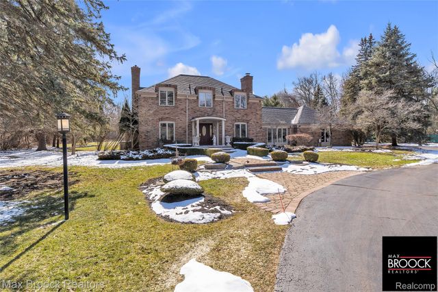 28351 W 14 Mile Road, Farmington Hills, MI 48334