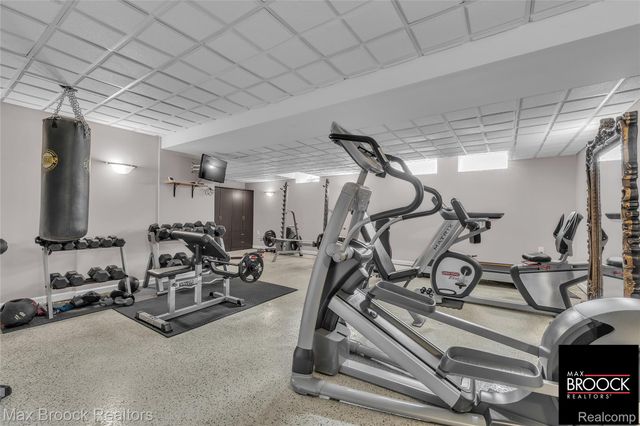 28351 W 14 Mile Road, Farmington Hills, MI 48334