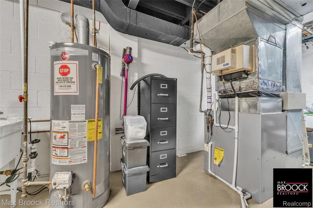 28351 W 14 Mile Road, Farmington Hills, MI 48334