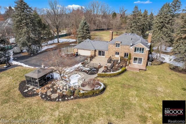 28351 W 14 Mile Road, Farmington Hills, MI 48334