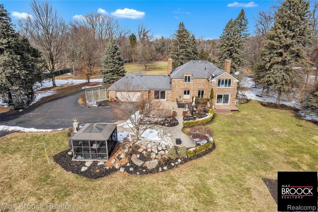 28351 W 14 Mile Road, Farmington Hills, MI 48334