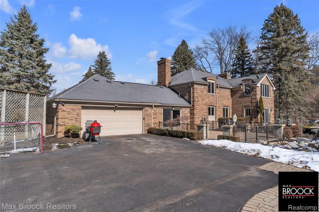 28351 W 14 Mile Road, Farmington Hills, MI 48334