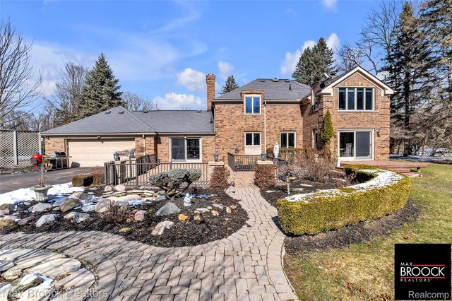 28351 W 14 Mile Road, Farmington Hills, MI 48334