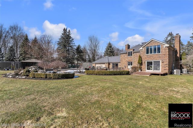 28351 W 14 Mile Road, Farmington Hills, MI 48334