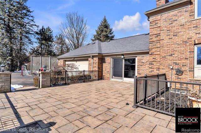 28351 W 14 Mile Road, Farmington Hills, MI 48334