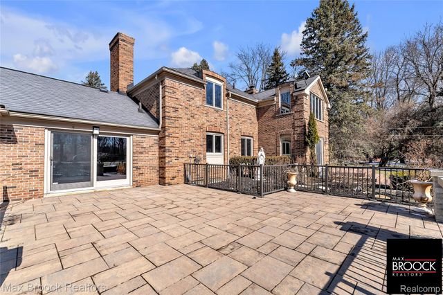 28351 W 14 Mile Road, Farmington Hills, MI 48334