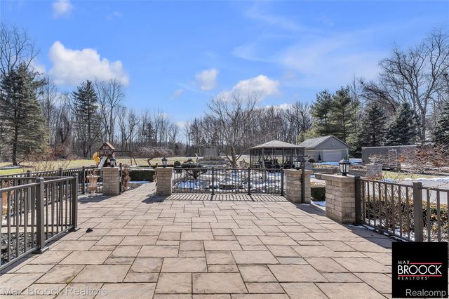 28351 W 14 Mile Road, Farmington Hills, MI 48334