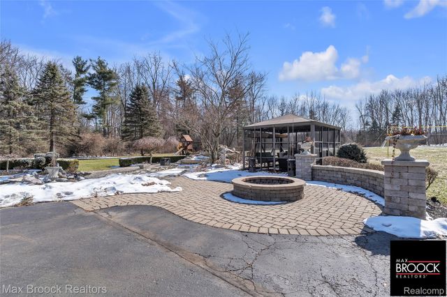 28351 W 14 Mile Road, Farmington Hills, MI 48334