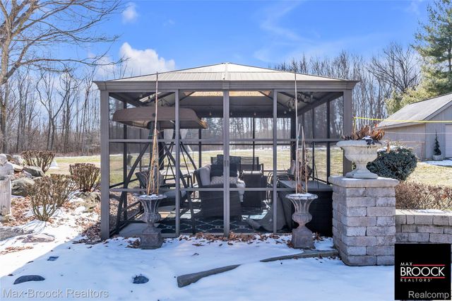 28351 W 14 Mile Road, Farmington Hills, MI 48334