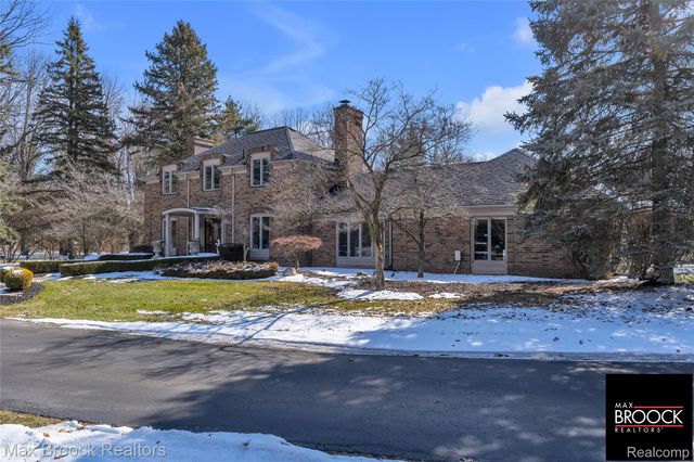28351 W 14 Mile Road, Farmington Hills, MI 48334