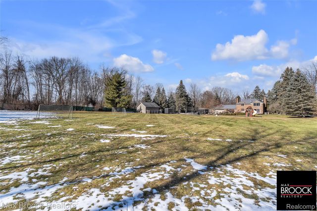 28351 W 14 Mile Road, Farmington Hills, MI 48334