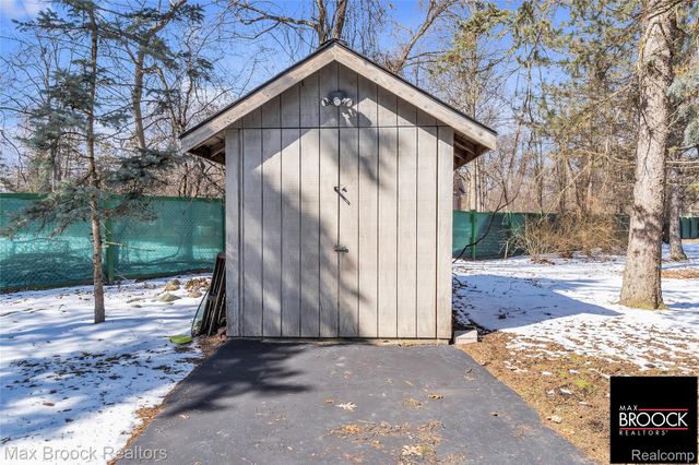 28351 W 14 Mile Road, Farmington Hills, MI 48334