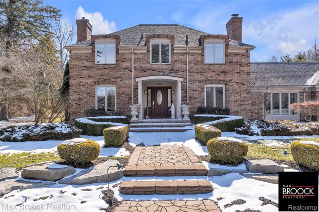 28351 W 14 Mile Road, Farmington Hills, MI 48334