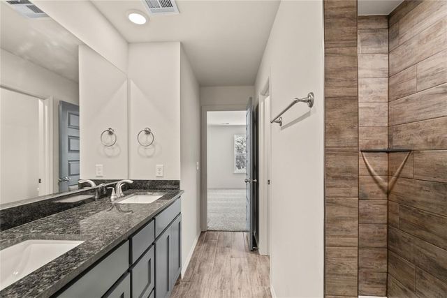 4637 Lincoln Landing, Harrah, OK 73045