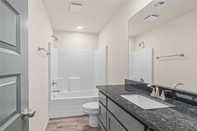 4637 Lincoln Landing, Harrah, OK 73045