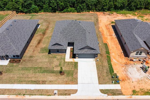 4637 Lincoln Landing, Harrah, OK 73045