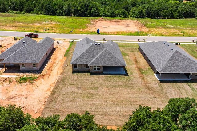 4637 Lincoln Landing, Harrah, OK 73045