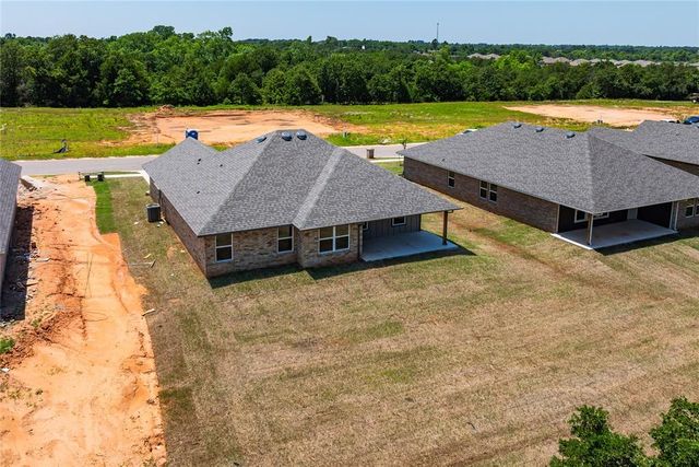 4637 Lincoln Landing, Harrah, OK 73045