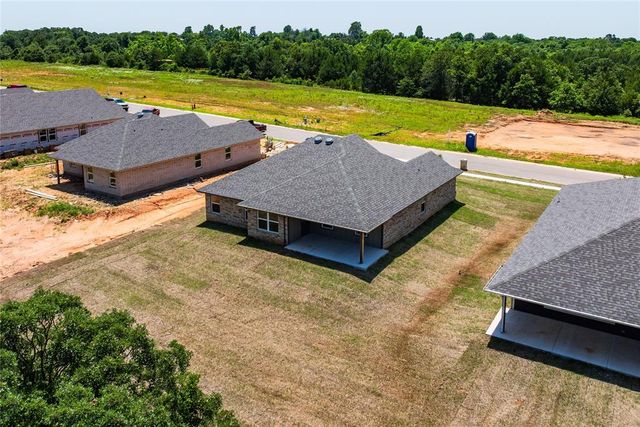 4637 Lincoln Landing, Harrah, OK 73045