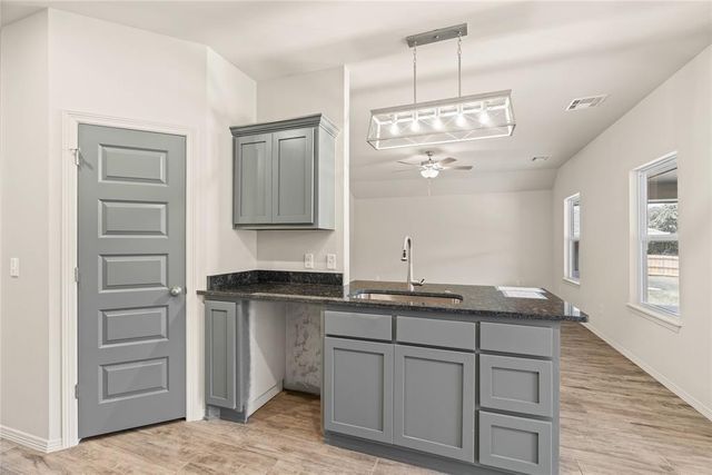 4637 Lincoln Landing, Harrah, OK 73045