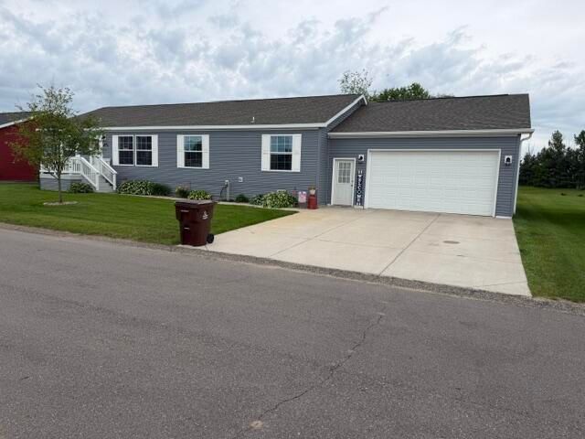 3688 Hollyfield Drive, Cedar Springs, MI 49319