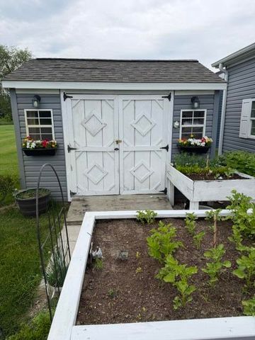 3688 Hollyfield Drive, Cedar Springs, MI 49319