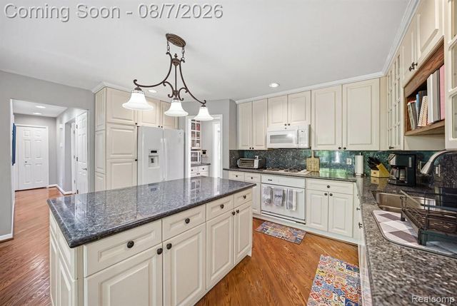 53134 Alyssa Court, Utica, MI 48315