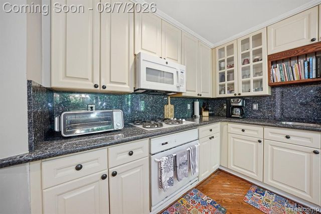 53134 Alyssa Court, Utica, MI 48315