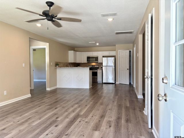 348 Caroline Ln, Bullard, TX 75757