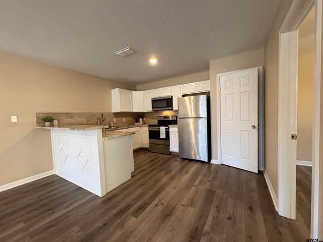 348 Caroline Ln, Bullard, TX 75757