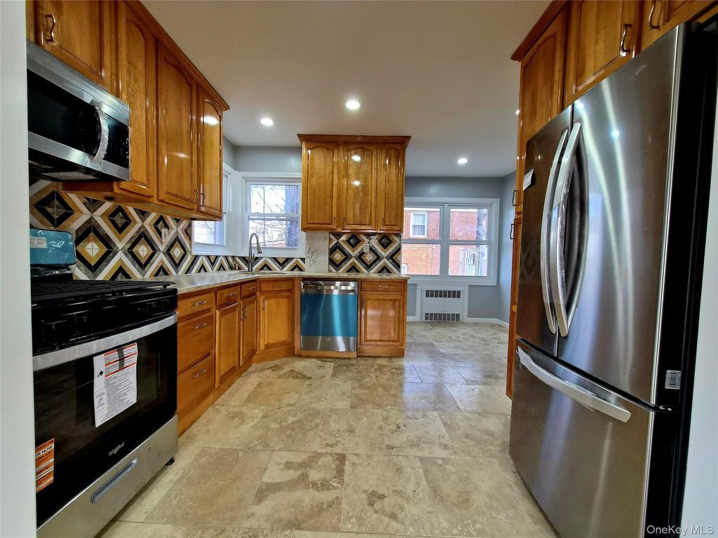 8019 UTOPIA Parkway, Jamaica Estates, NY 11432 — photo 3