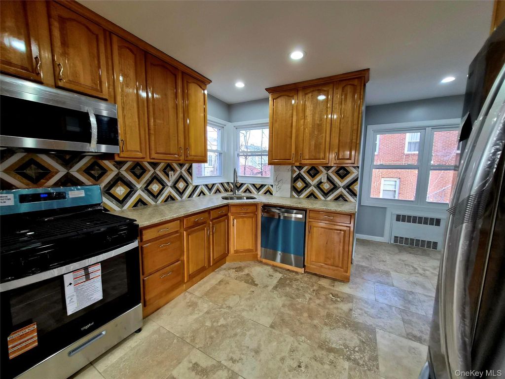 8019 UTOPIA Parkway, Jamaica Estates, NY 11432 — photo 4