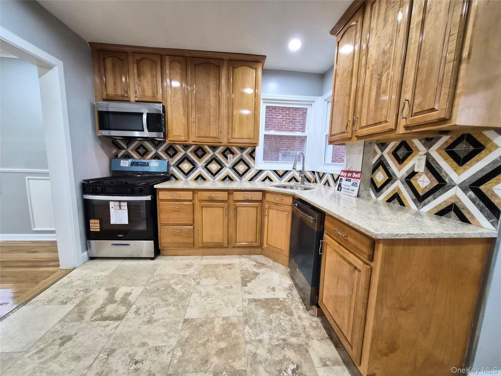 8019 UTOPIA Parkway, Jamaica Estates, NY 11432 — photo 5