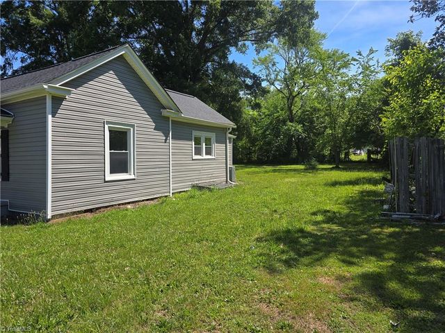 106 S Fieldcrest Road, Eden, NC 27288