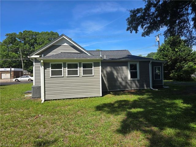 106 S Fieldcrest Road, Eden, NC 27288