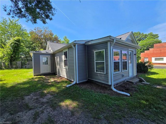 106 S Fieldcrest Road, Eden, NC 27288