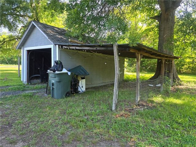 106 S Fieldcrest Road, Eden, NC 27288