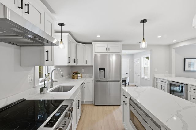 17 Drinkwater Rd, Hampton Falls, NH 03844
