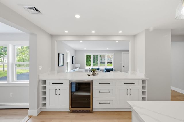 17 Drinkwater Rd, Hampton Falls, NH 03844