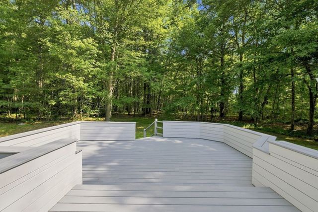 17 Drinkwater Rd, Hampton Falls, NH 03844